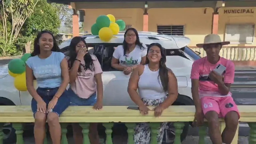 Fanáticos reciben a Los Vaqueros del Oeste