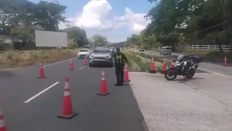 Operativo de inversión de carriles, vía Interamericana del interior con dirección a la capital.