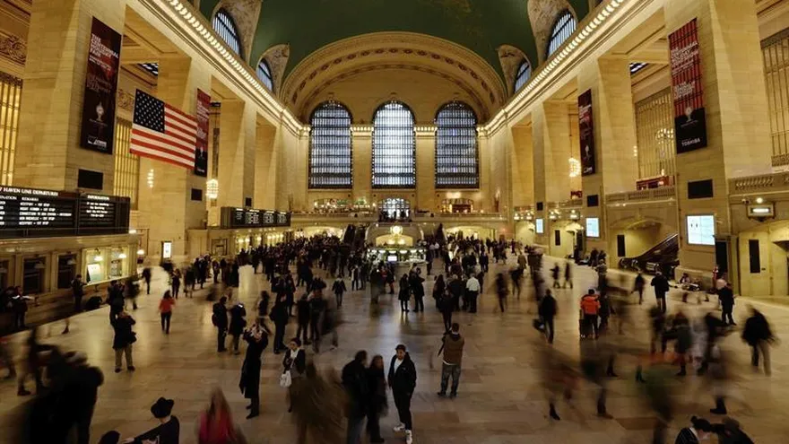 El servicio de transporte público de Nueva York (MTA) prevé aprobar mañana la compra por 35 millones de dólares de la emblemática Grand Central Station, que arrienda por 2,4 millones anuales a una empresa privada de acuerdo con un contrato para 280 años firmado en 1994.
