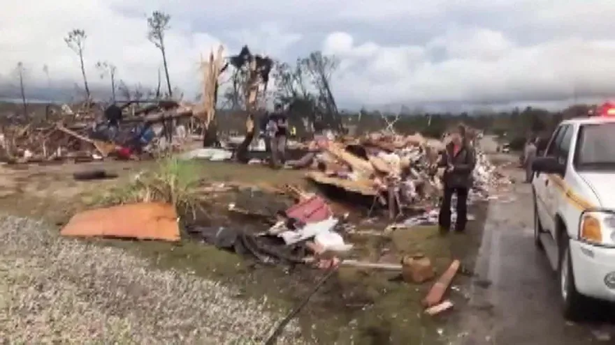 Tornados matan a una veintena de personas en Estados Unidos