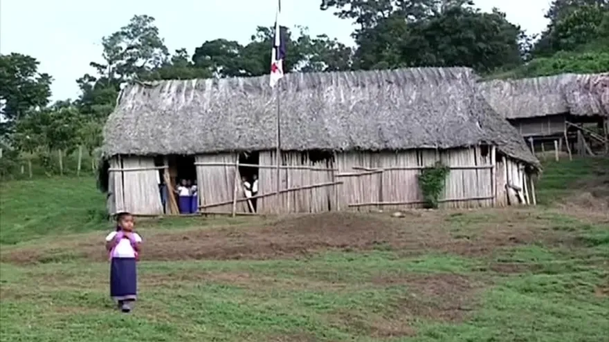 Docentes y estudiantes sufren las malas condiciones de las escuelas rancho