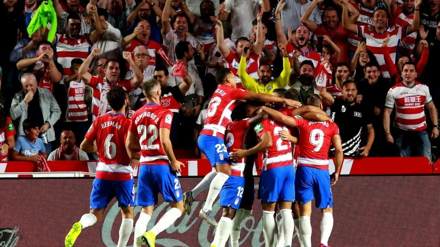 El Granada sorprende 2-0 al Barcelona y es líder provisional