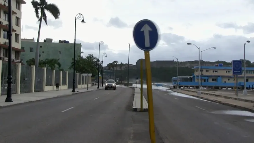 Laura se convierte en huracán categoría 4 "extremadamente peligroso"