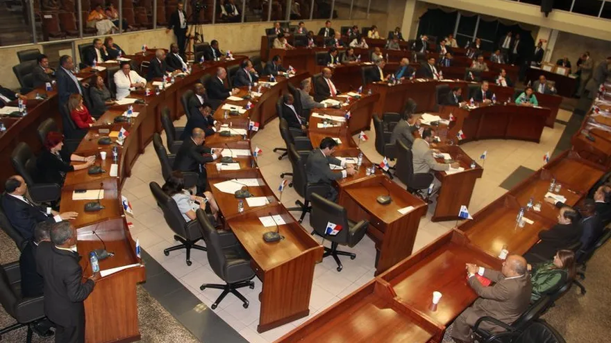 Siguen las críticas por derogación de contrato portuario