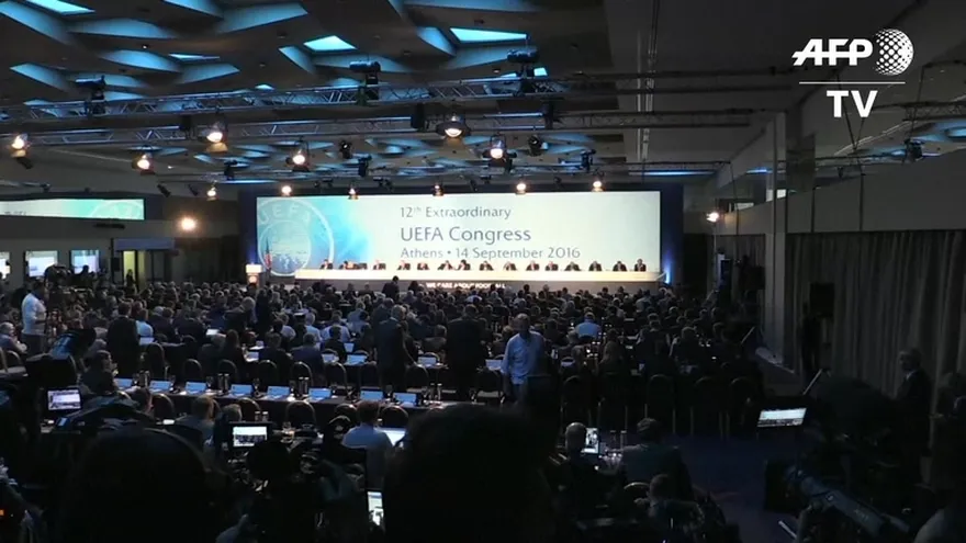 Esloveno Ceferin sucede a Platini al frente de UEFA