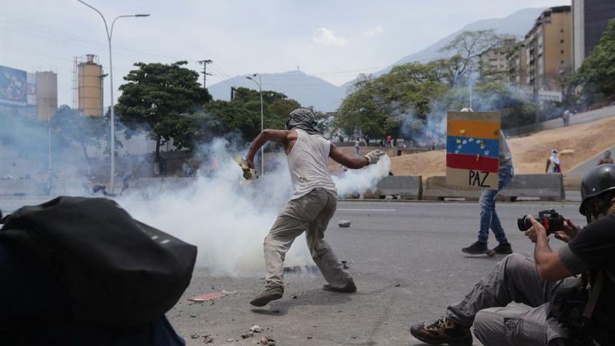 Más de 50 heridos en el segundo día de protestas antigobierno en Venezuela