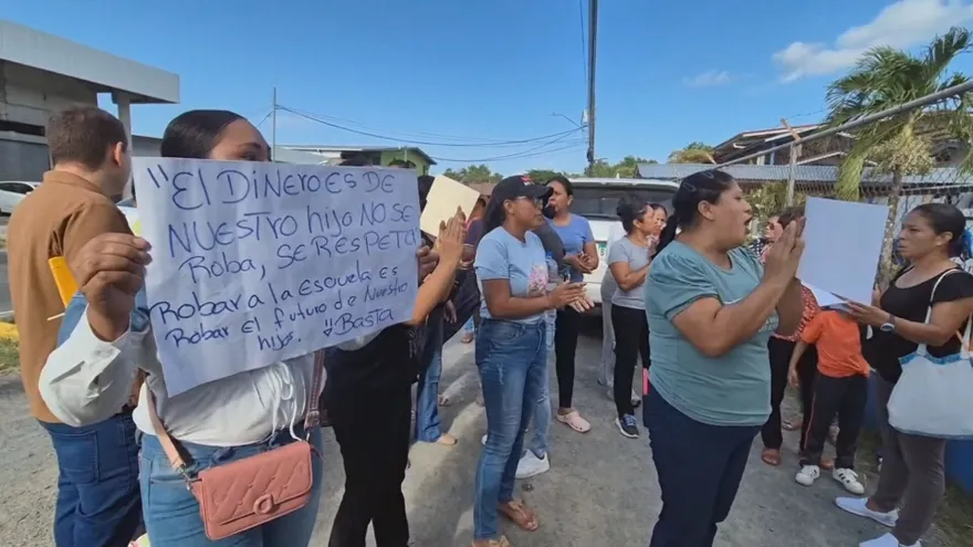 Padres de la escuela Sofía Quirós de Tejeira denuncian faltante de dinero del seguro estudiantil