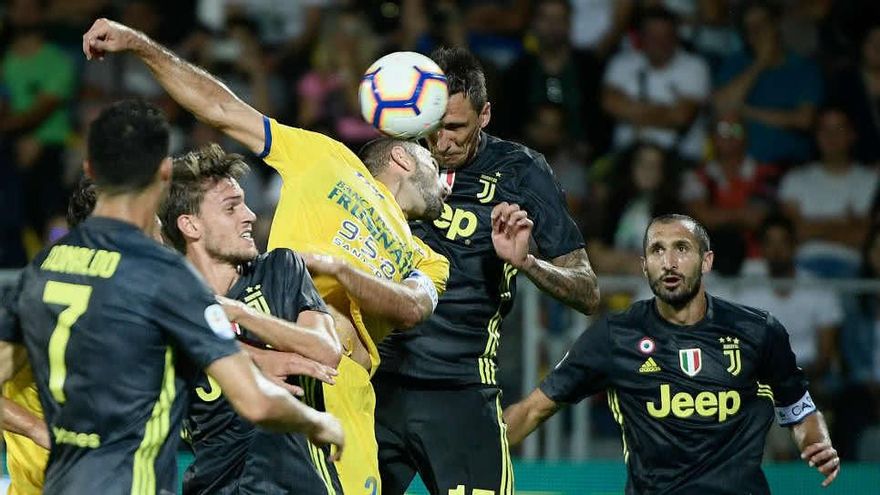 Futbolistas son tres veces más propensos a morir por demencia