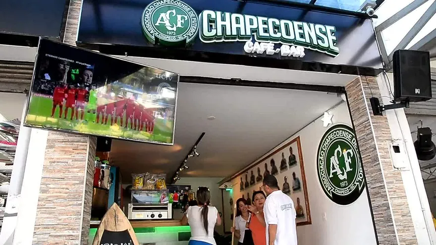 Colombia honra al Chapecoense con un "café bar" en Medellín