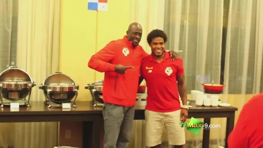 Kevin Davis en charla motivacional con la Selección