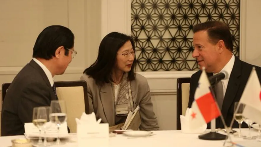 El presidente de la República, Juan Carlos Varela, se reunió este martes con empresarios de la Industria Marítima de Japón en búsqueda de  oportunidades de inversión. Fotografía @JC_Varela