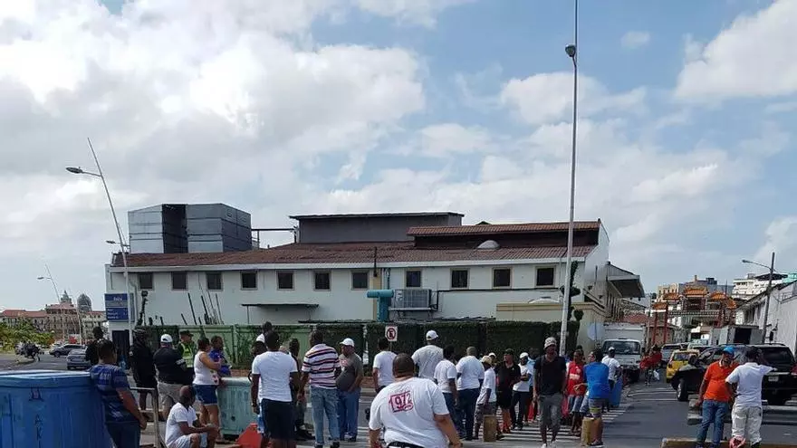 Mayoristas del Mercado del Marisco realizan protesta