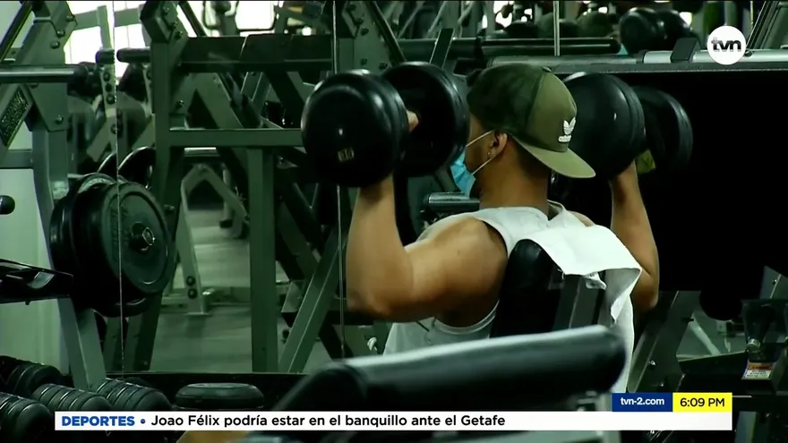 Usuarios regresan poco a poco a los gimnasios