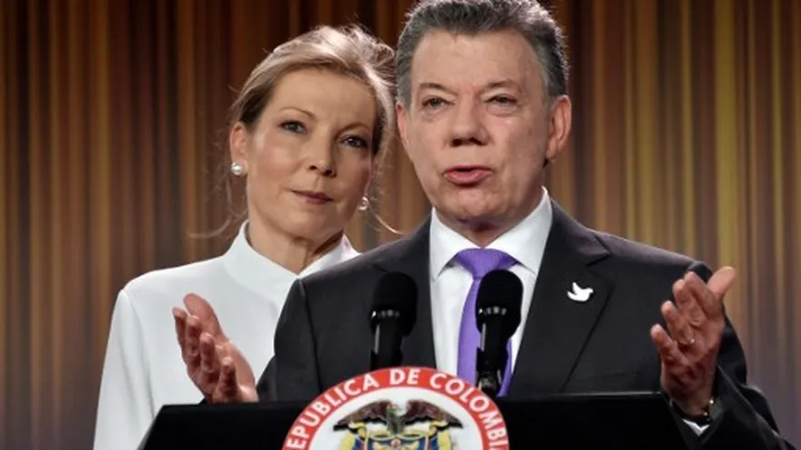 Santos dice que la paz "será completa" con diálogos con ELN