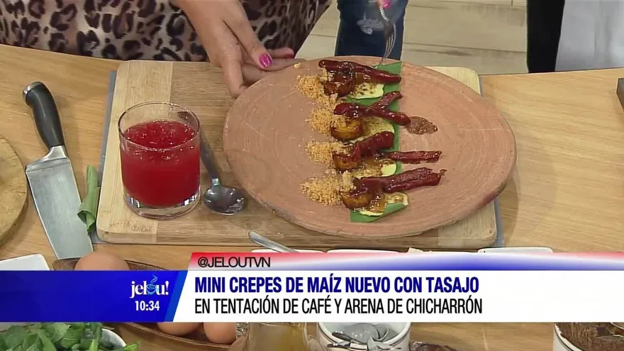 Mini crepes de maíz nuevo tasajo en tentación de café y arena de chicharrón