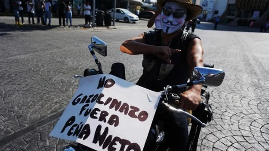 Campesinos mexicanos rechazan aumento de gasolina y convocan a paro nacional.