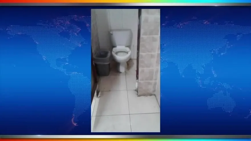 Baños del Inadeh desbordados