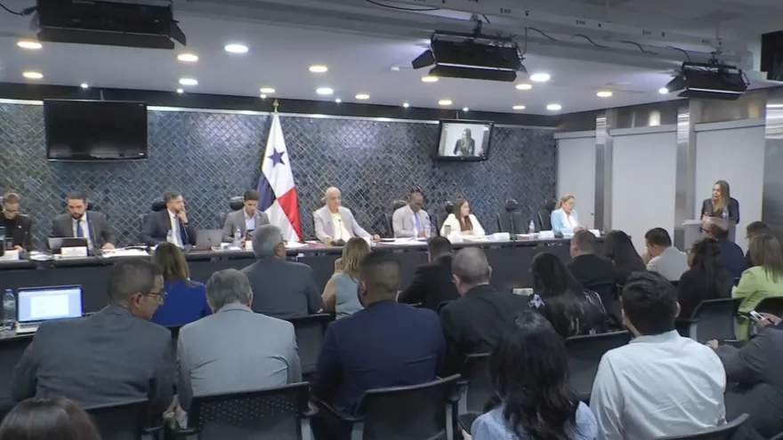 Siguen las entrevistas a aspirantes a defensor del Pueblo