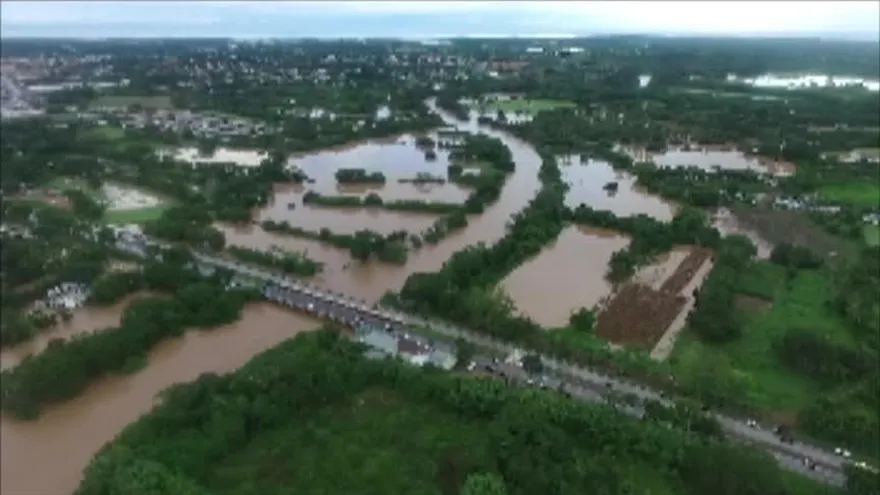 Llevan ayuda humanitaria tras inundaciones en Los Santos