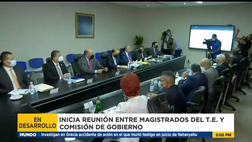 Magistrados del Tribunal Electoral y Comisión de Gobierno inician reunión