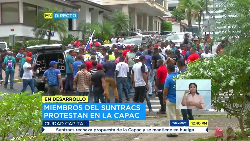 Integrantes del Suntracs protestan en la Capac