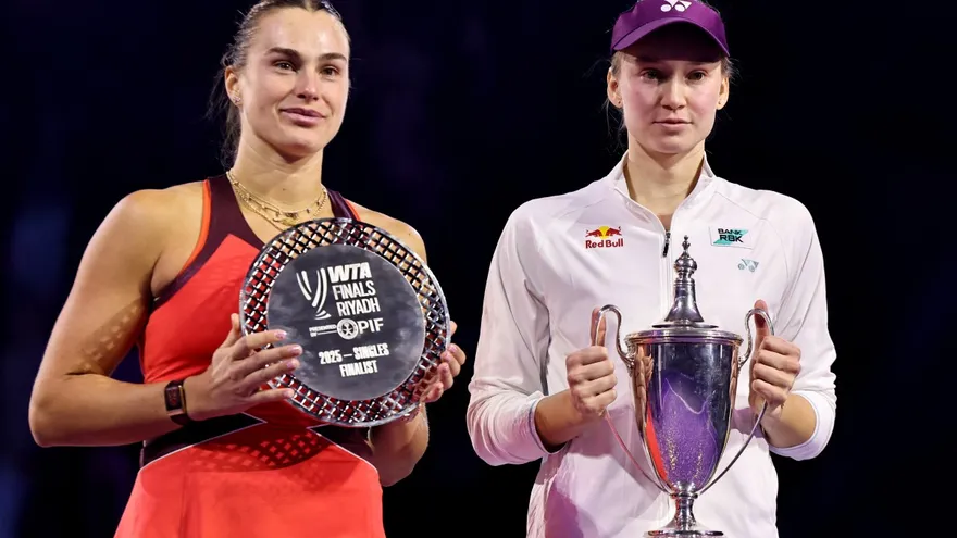 Aryna Sabalenka y Elena Rybakina en la final