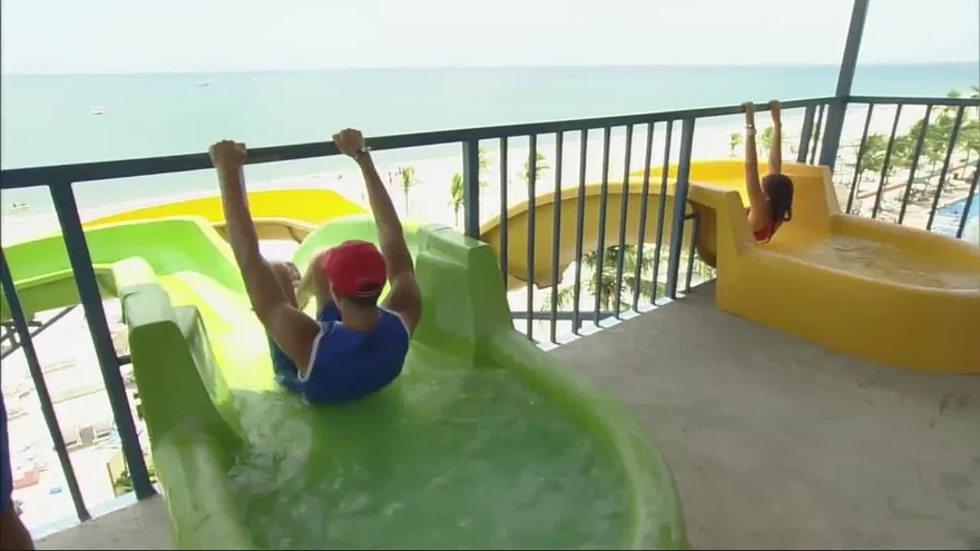 Los guerreros cumplieron con el reto de Encadenados dentro de la piscina