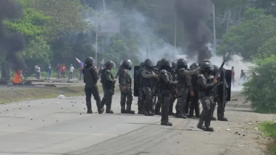 Unidades de Control de Multitudes intentan reabrir la vía en Pacora.