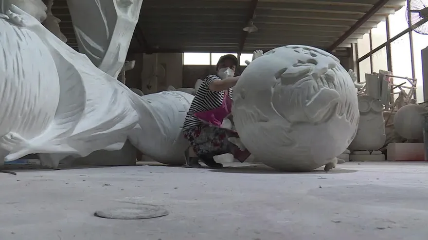 Fábricas Chinas hacen réplicas gigantes de los trofeos de la Copa del Mundo