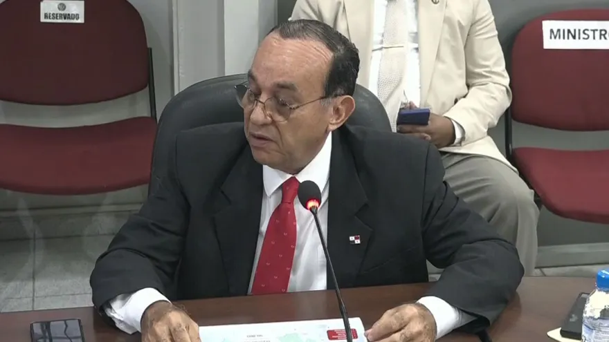 Eduardo Flores, rector de la Universidad de Panamá advierte que recorte presupuestario afecta pago de salarios de docentes.