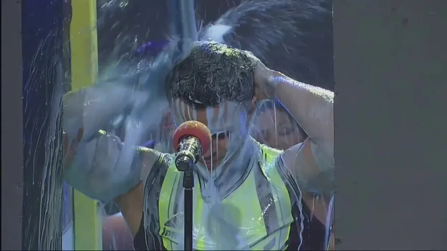 Repletos de pintura terminaron los guerreros luego de jugar deslenguados