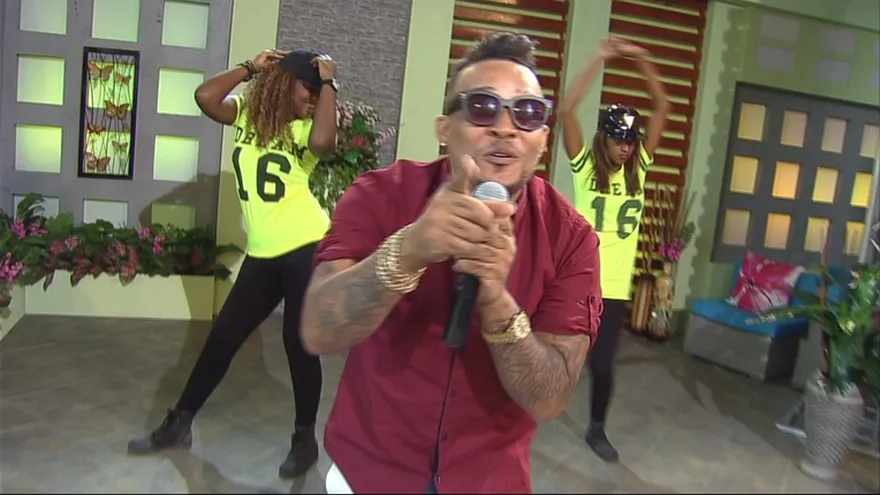 Artista Saiko "Contra la pared"