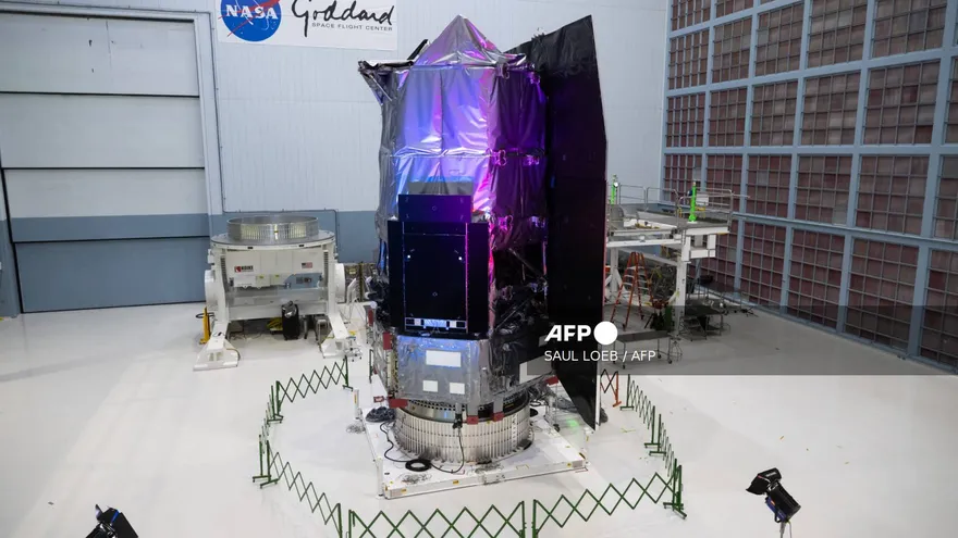 El telescopio espacial Nancy Grace Roman se presenta al público en el Centro de Vuelos Espaciales Goddard de la NASA en Greenbelt, Maryland, el 21 de abril de 2026.