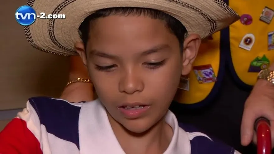 Niño símbolo de la Teletón 2015 visita TVN Noticias