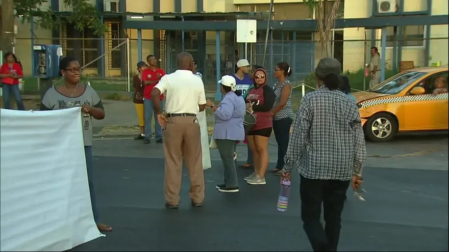 Vecinos de Concepción cierran la vía José Agustín Arango