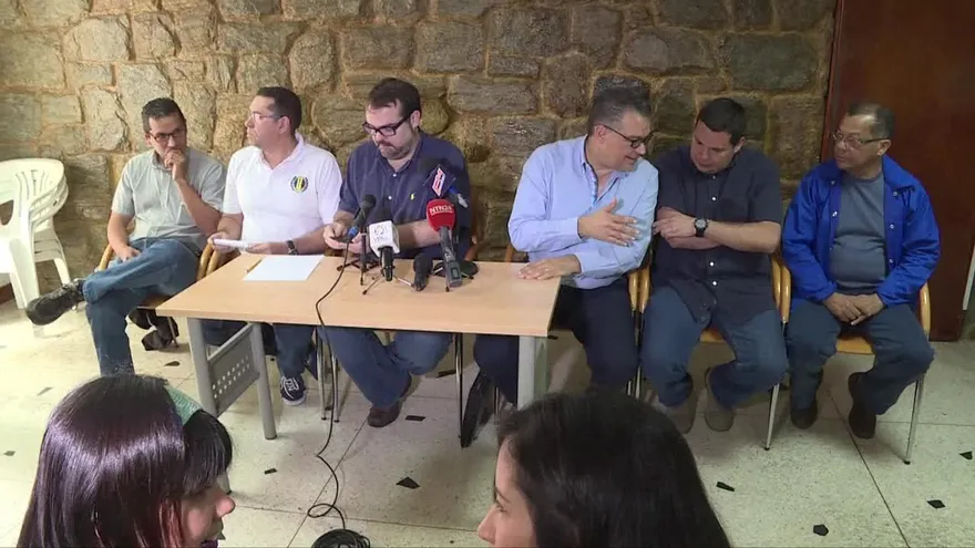 Oposición evalúa relanzar el congelado diálogo en Venezuela