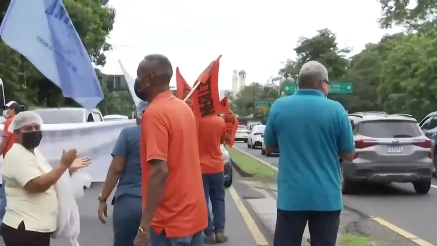 Funcionarios de la CSS realizan protesta