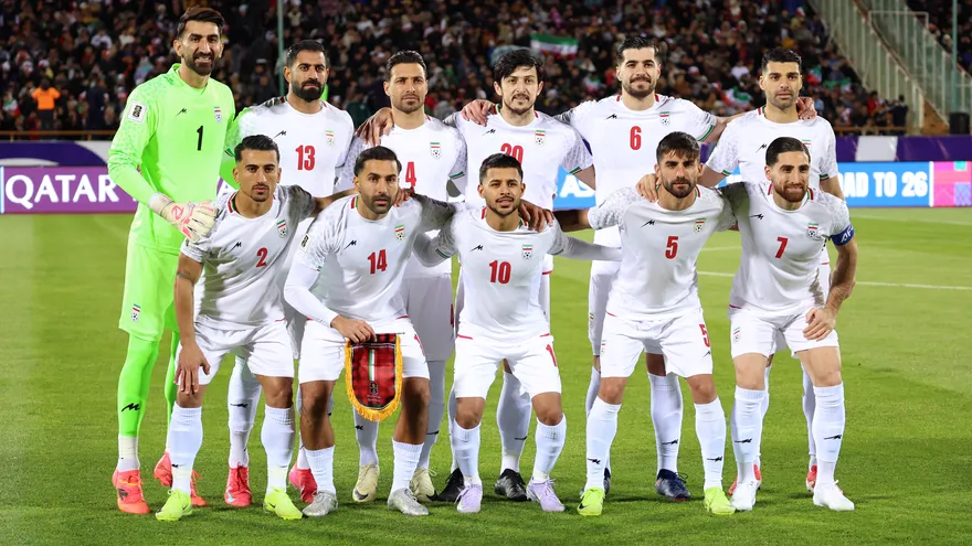 La selección nacional de fútbol de Irán posa para una foto grupal antes del partido de fútbol del grupo A de las eliminatorias de la zona asiática de la Copa Mundial de la FIFA 2026 entre Irán y Uzbekistán, el 25 de marzo de 2025 en Teherán.