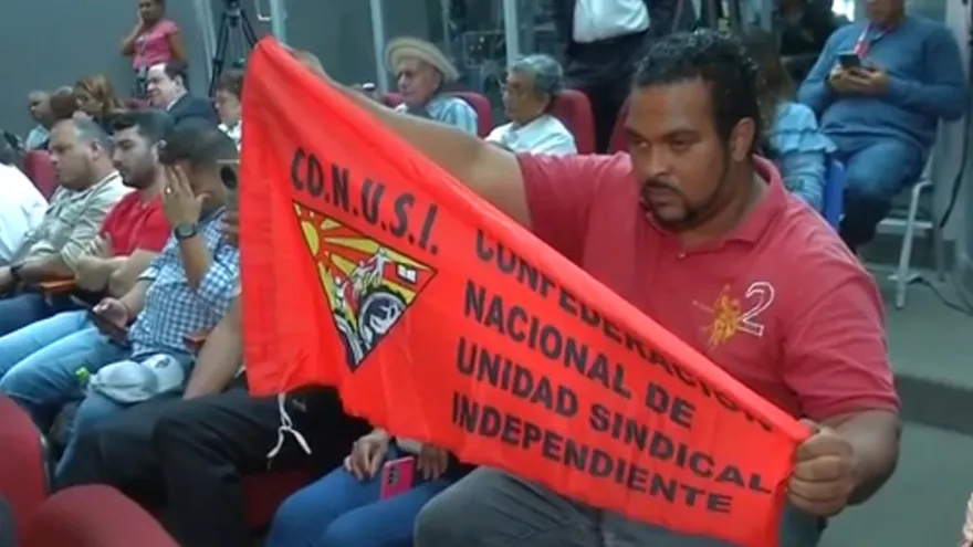 Más de 100 ciudadanos han hecho presencia en debate por contrato minero en la Asamblea