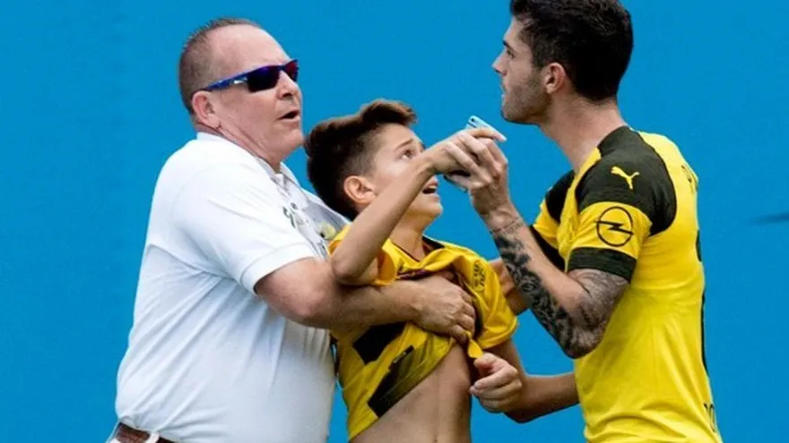 Christian Pulisic defiende a niño que burló la seguridad del estadio por una foto