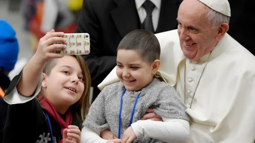 El papa pide que cese la guerra en Siria, un país "lleno de historia y de fe"