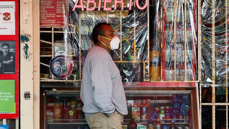 Pandemia sube y economía baja tras dos meses de 'nueva normalidad' en México