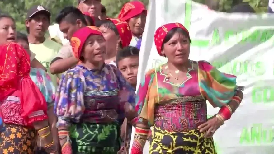 Congreso Guna se reúne con padres de familia que bloquean acceso a la comarca