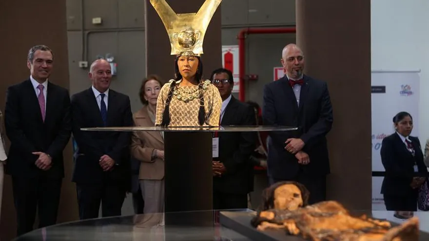 El rostro de la momia de la Señora de Cao, mujer que gobernó el Valle de Chicama hace 1700 años, en la costa norte peruano fue revelado hoy, 04 de julio del 2017, en una ceremonia realizada en el Museo de la Nación de Lima (Perú). En la ceremonia también fue presentada la réplica de la momia de la Señora de Cao.