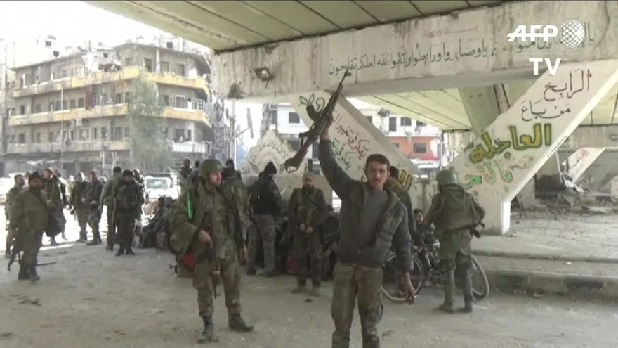 Régimen sirio va por los últimos barrios rebeldes de Alepo