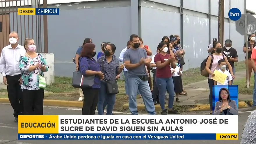 Padres de familia exigen culminación de obra