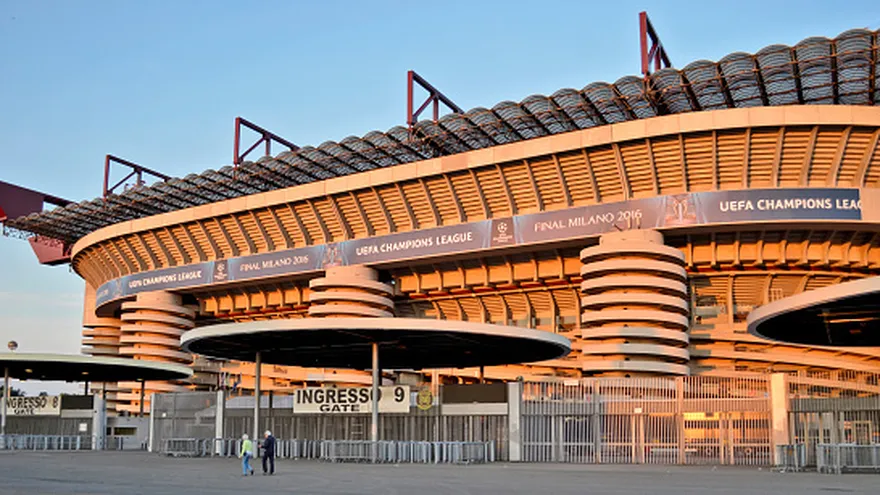 Vista exterior del estadio Giuseppe Meazza en Milán, Italia
