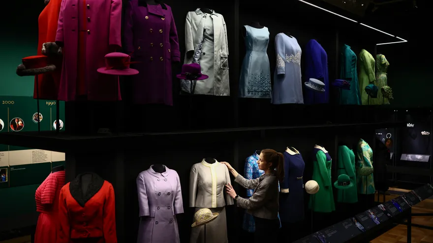 Exhibición de vestidos de Isabel II