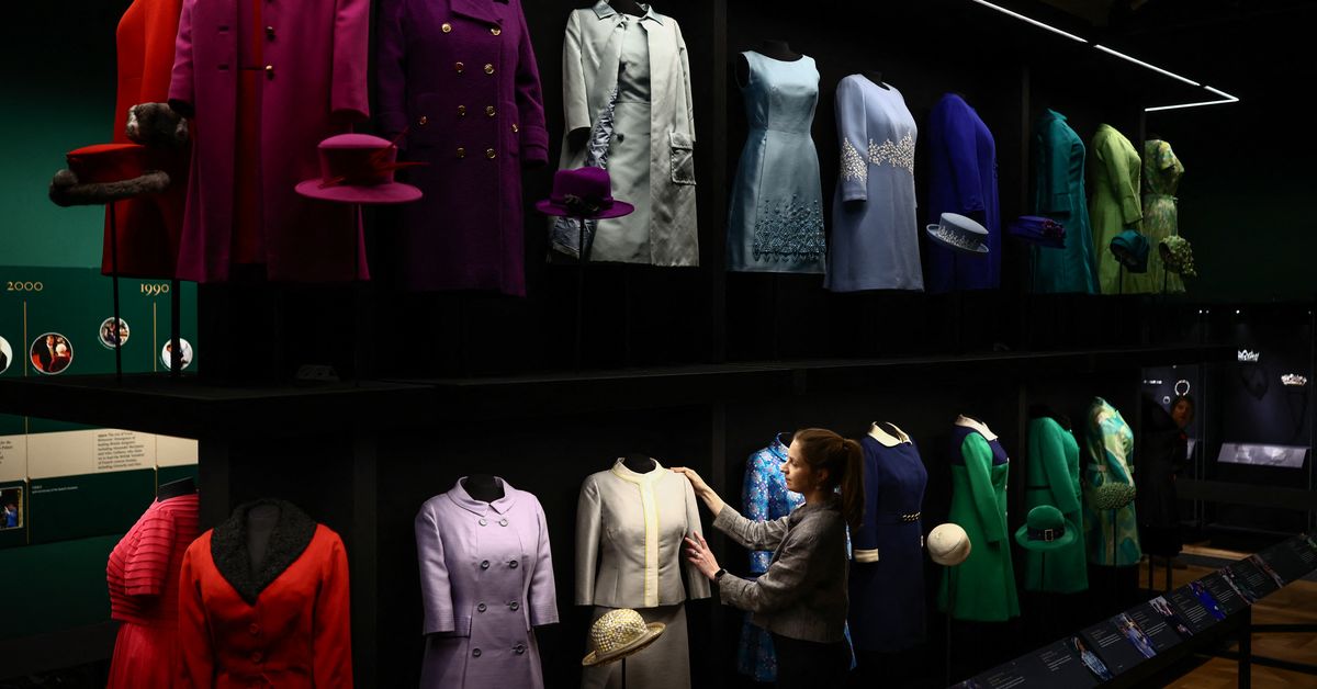 El armario secreto de Isabel II revela su poder diplomático