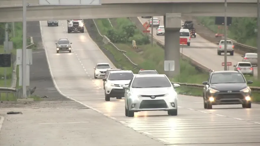 Conductores denuncian mal estado de vía al Puente Centenario